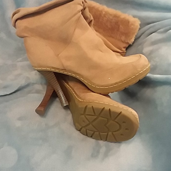 Tan knee high boots - Picture 3 of 3